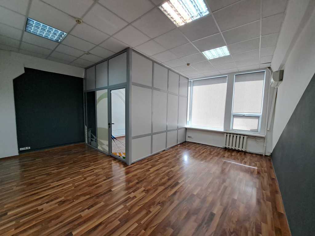 Оренда офісу 35 м², Євгена Сверстюка вул., 11б