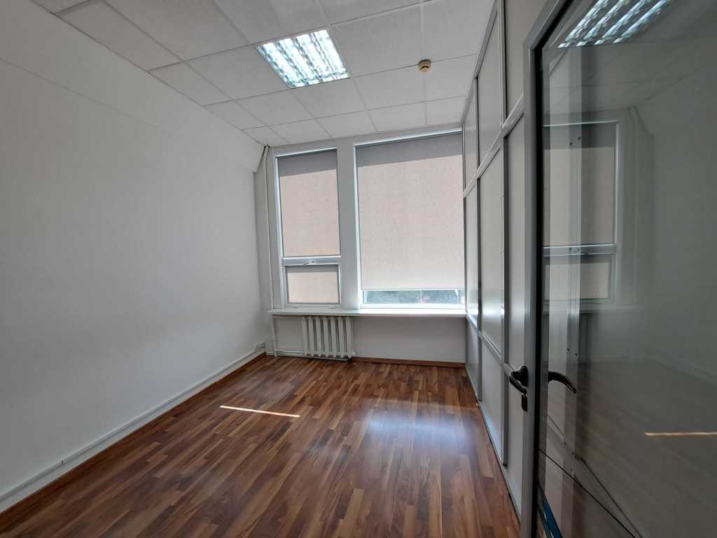 Оренда офісу 35 м², Євгена Сверстюка вул., 11б