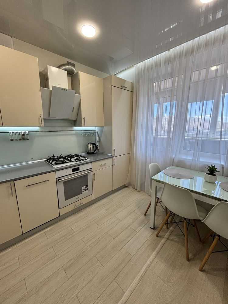 Продаж 1-кімнатної квартири 39 м², Боголюбова вул.