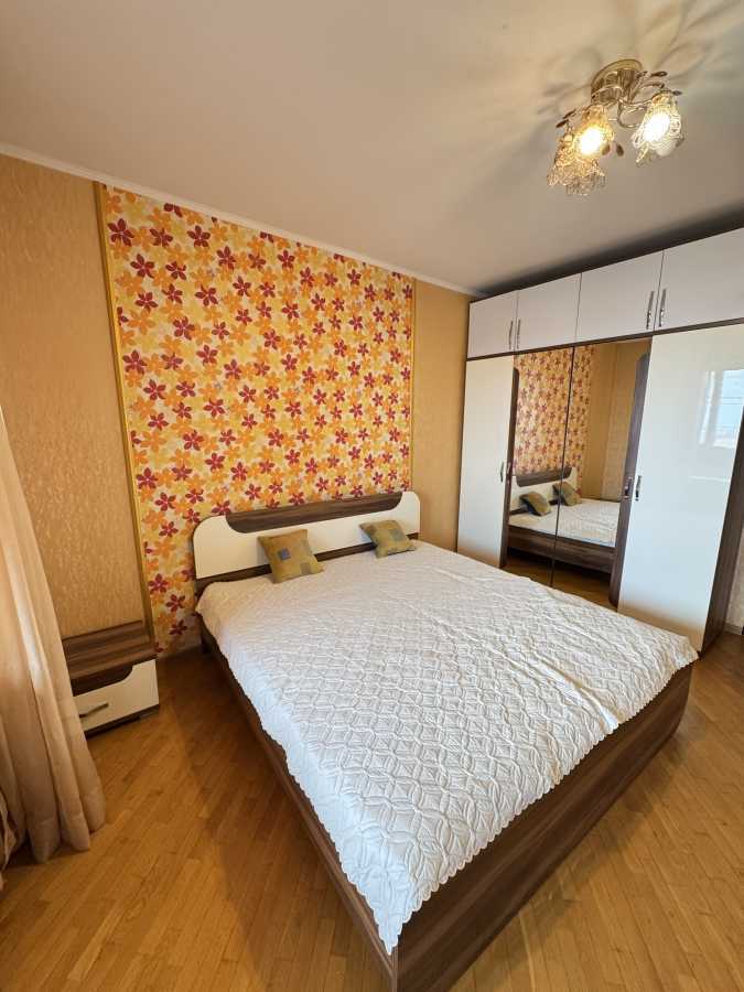 Продаж 2-кімнатної квартири 85 м², Незалежності бул., 17