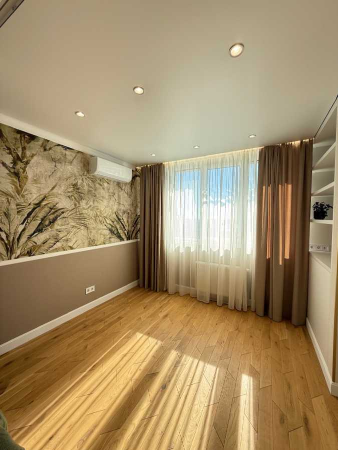 Продаж 1-кімнатної квартири 52 м², Михайла Максимовича вул., 32а