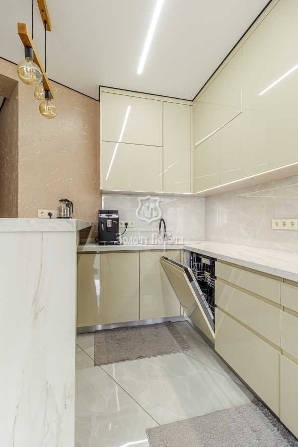 Продаж 3-кімнатної квартири 98 м², Боголюбова вул., 21