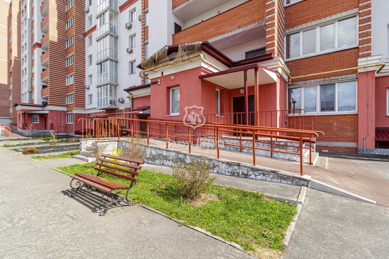 Продаж 3-кімнатної квартири 98 м², Боголюбова вул., 21