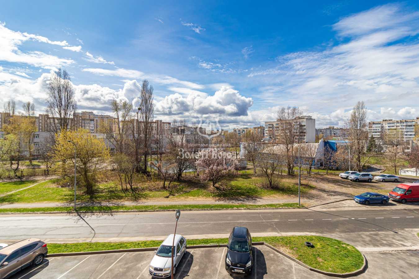 Продаж 3-кімнатної квартири 98 м², Боголюбова вул., 21