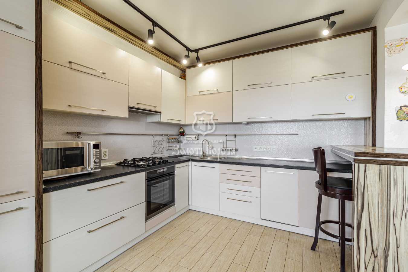 Продаж 4-кімнатної квартири 106.2 м², Південна, 7