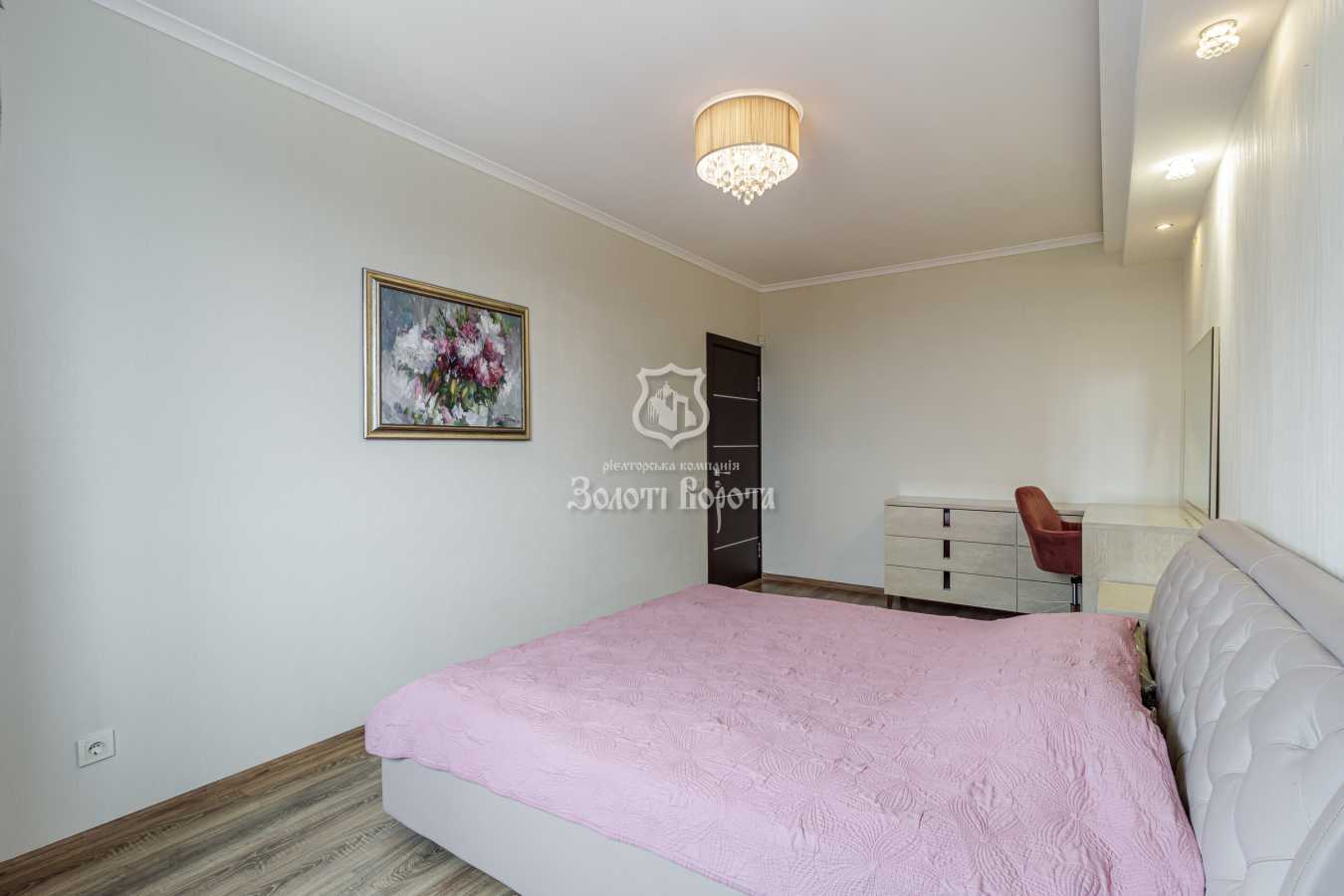 Продаж 4-кімнатної квартири 106.2 м², Південна, 7
