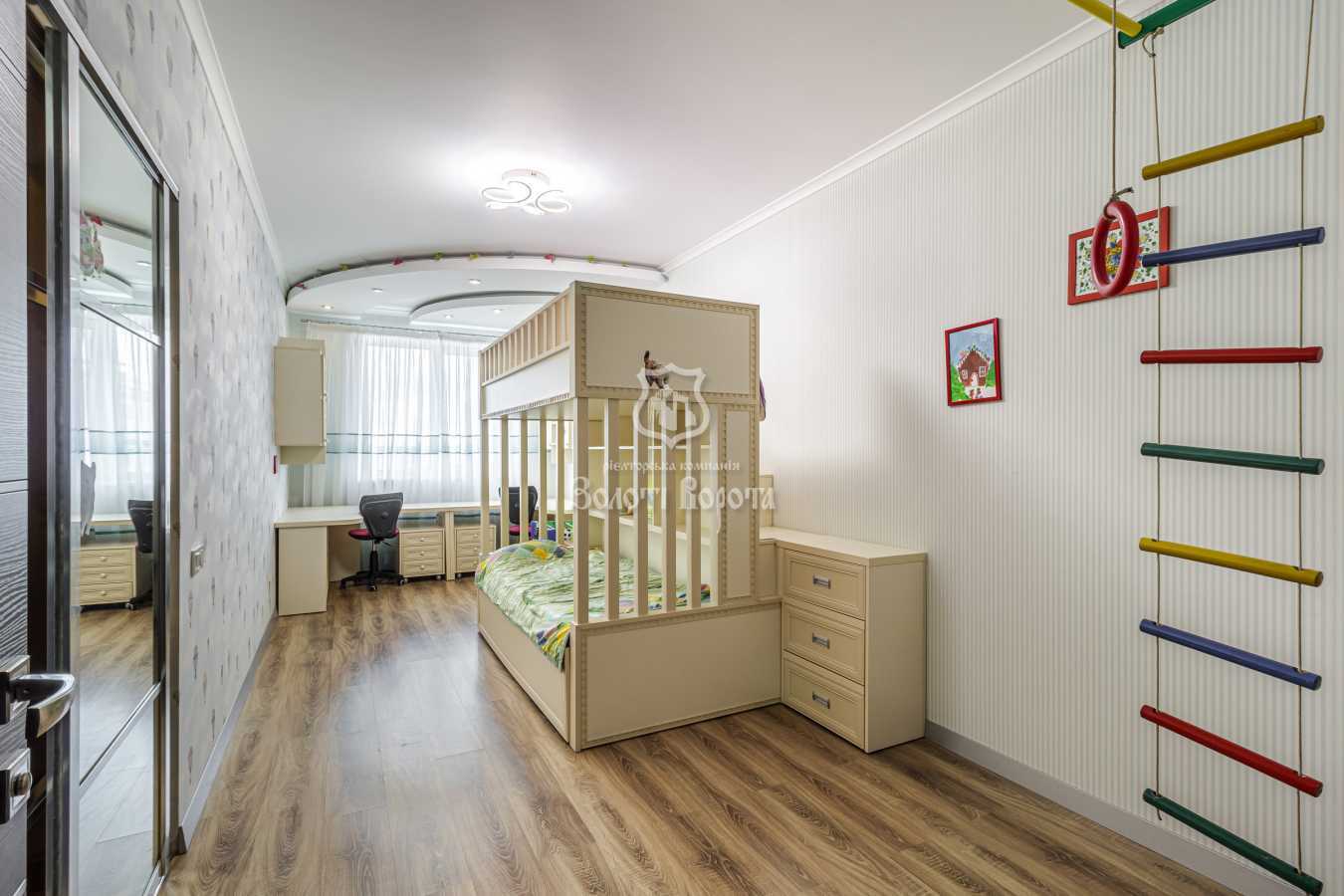 Продаж 4-кімнатної квартири 106.2 м², Південна, 7