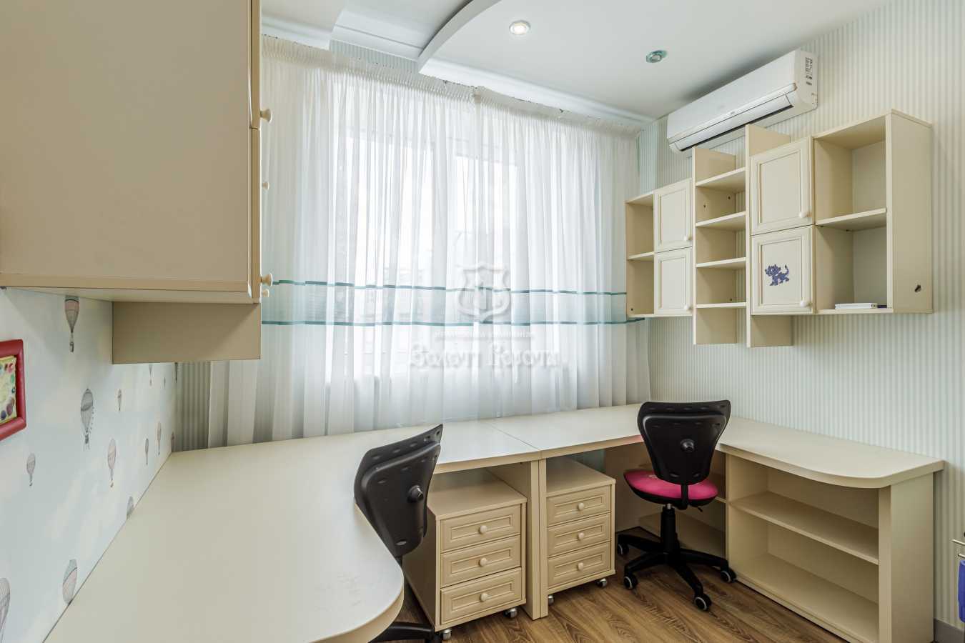 Продаж 4-кімнатної квартири 106.2 м², Південна, 7