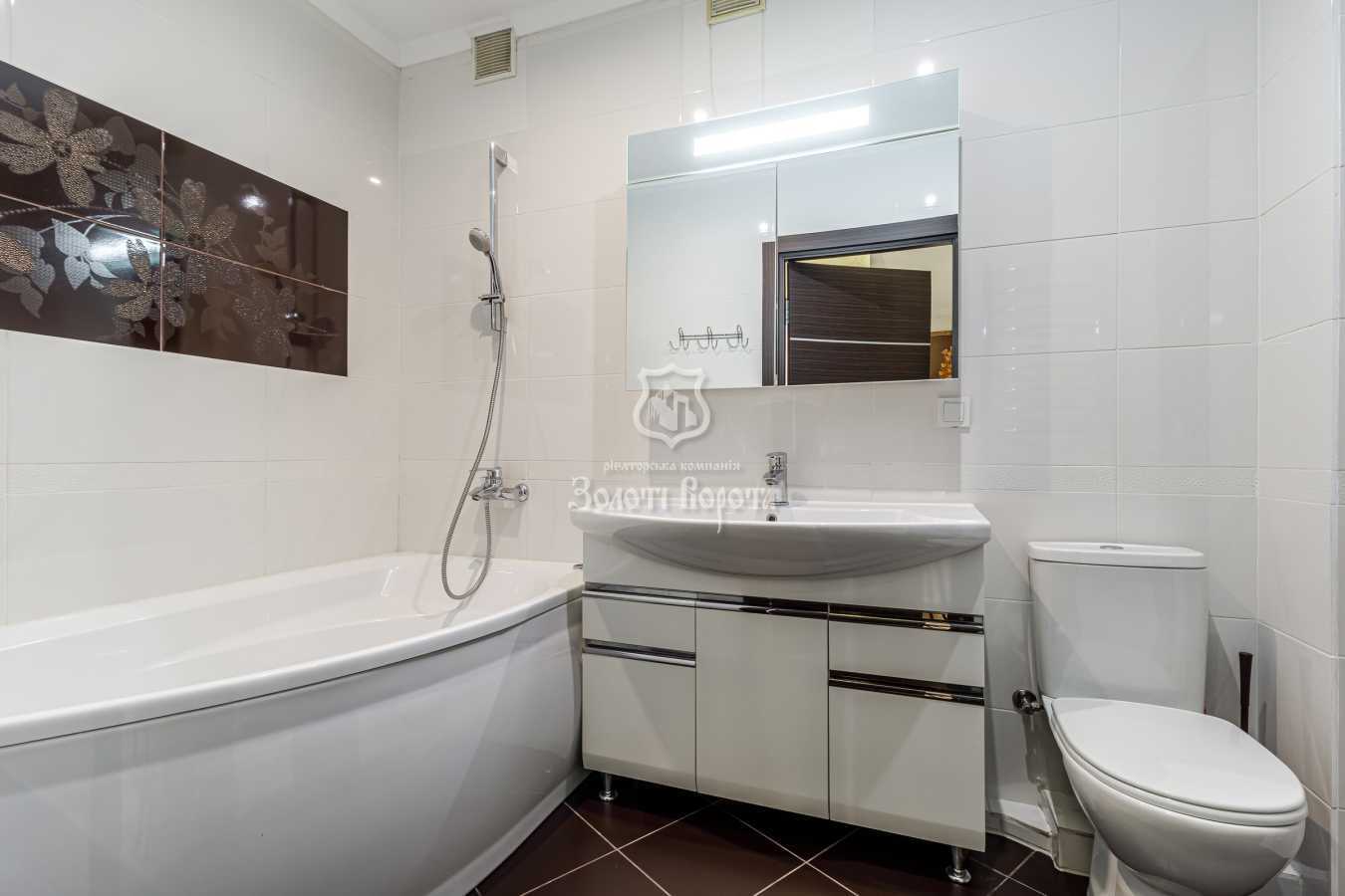 Продаж 4-кімнатної квартири 106.2 м², Південна, 7