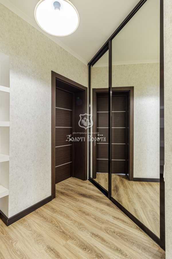 Продаж 4-кімнатної квартири 106.2 м², Південна, 7