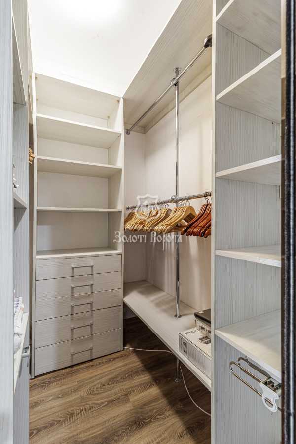 Продаж 4-кімнатної квартири 106.2 м², Південна, 7