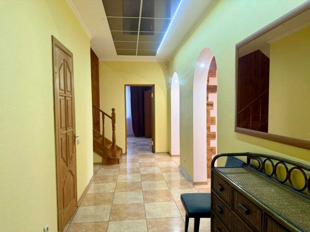 Оренда 4-кімнатної квартири 187 м², Леси Украинки