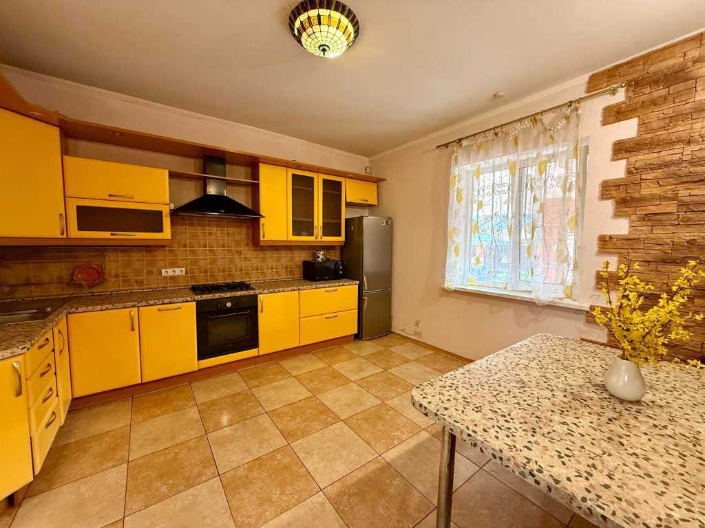 Оренда 4-кімнатної квартири 187 м², Леси Украинки