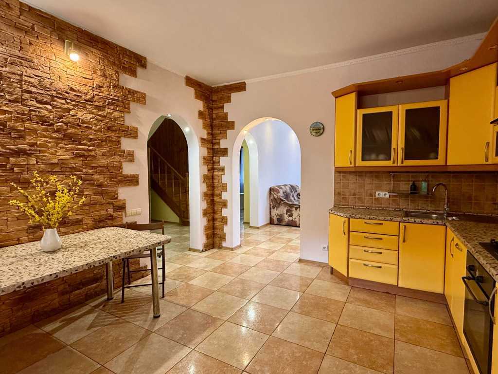 Оренда 4-кімнатної квартири 187 м², Леси Украинки