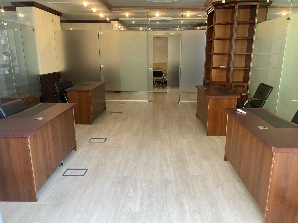 Оренда офісу 218.5 м², Інститутська вул., 18А