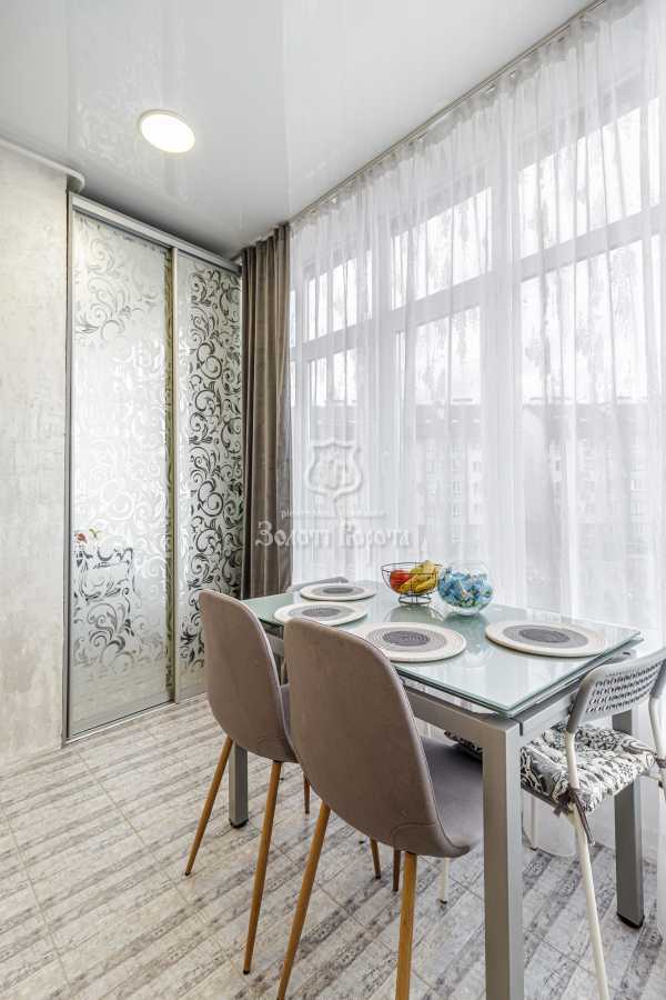 Продаж 2-кімнатної квартири 68 м², Львівська вул., 1