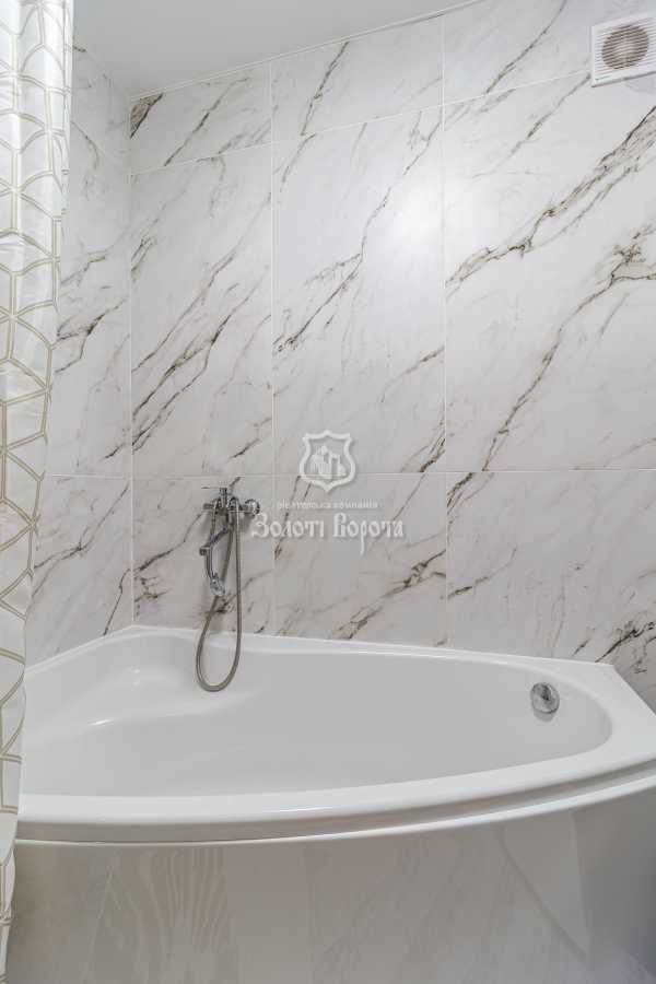 Продаж 2-кімнатної квартири 68 м², Львівська вул., 1