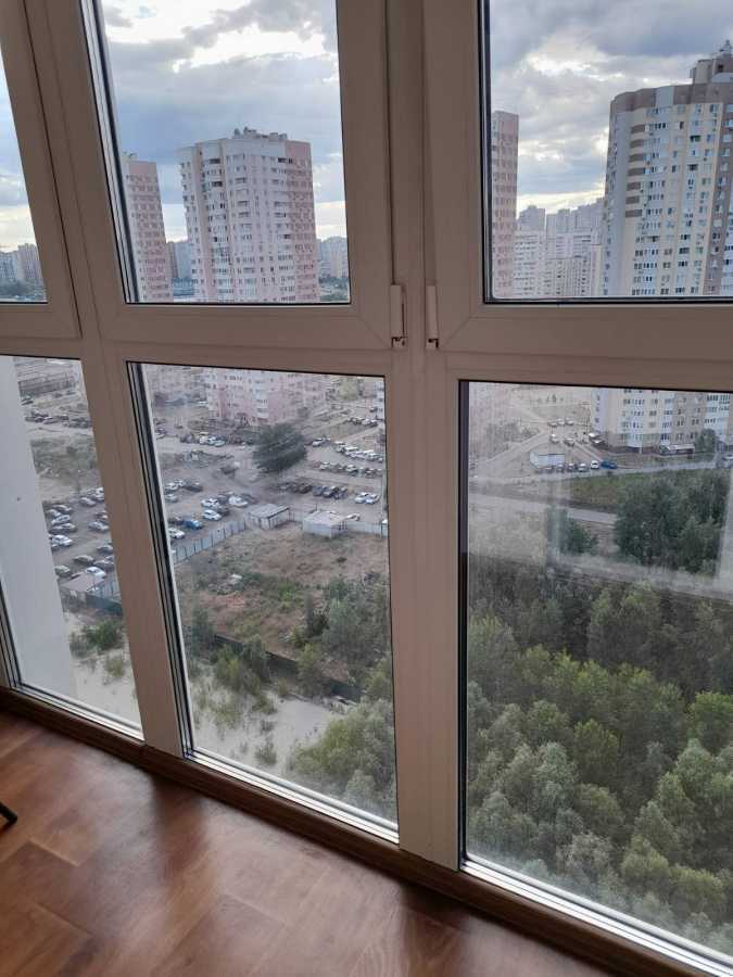 Оренда 1-кімнатної квартири 51 м², Ревуцького вул., 54