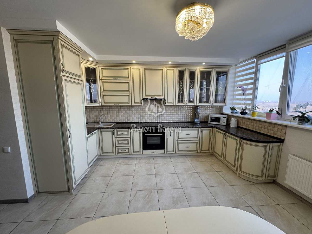 Продаж 3-кімнатної квартири 96.1 м², Білогородська вул., 51/5