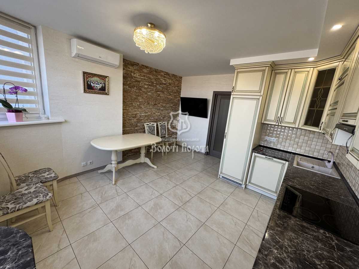 Продаж 3-кімнатної квартири 96.1 м², Білогородська вул., 51/5