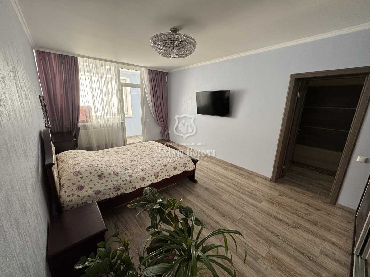 Продаж 3-кімнатної квартири 96.1 м², Білогородська вул., 51/5