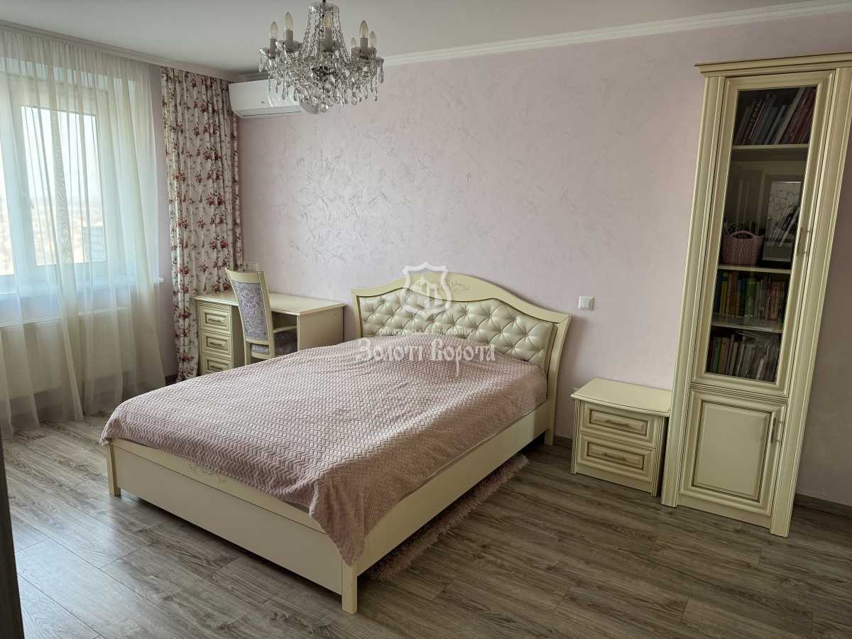 Продаж 3-кімнатної квартири 96.1 м², Білогородська вул., 51/5