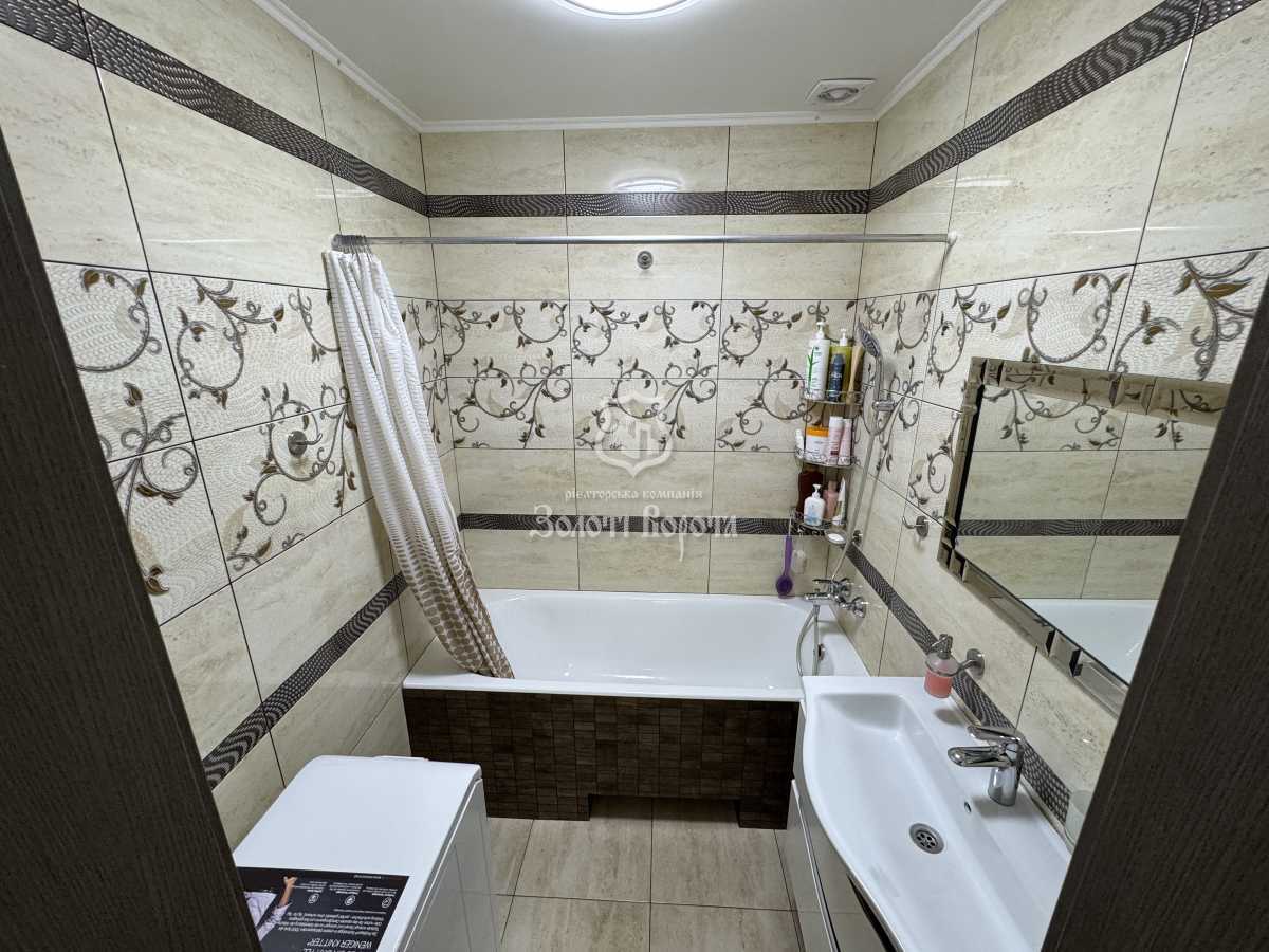 Продаж 3-кімнатної квартири 96.1 м², Білогородська вул., 51/5