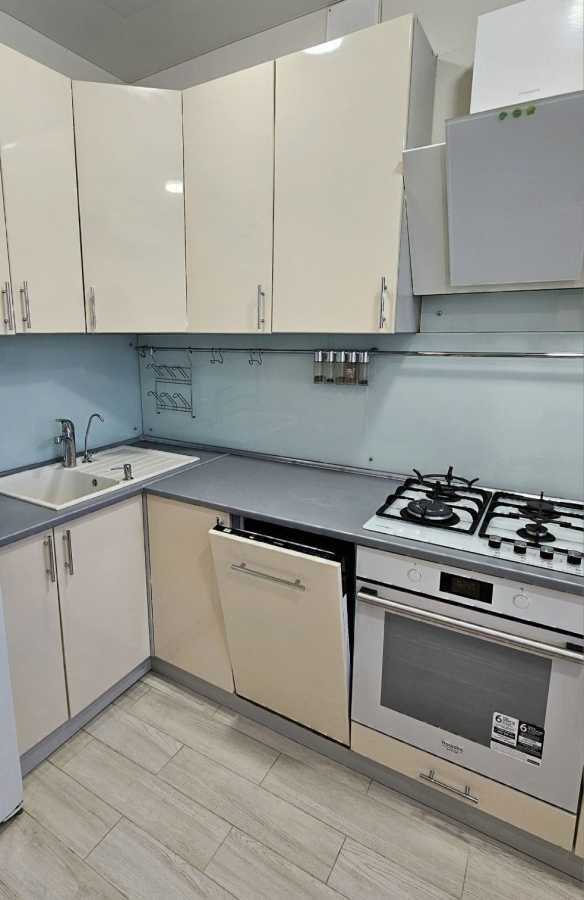 Продаж 1-кімнатної квартири 40 м², Боголюбова вул., 13