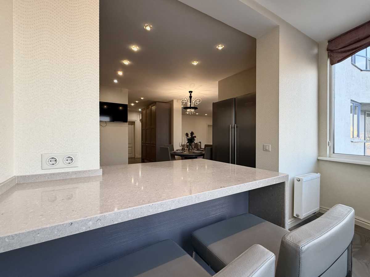Продажа 3-комнатной квартиры 167.4 м², Голосеевский просп., 30Б