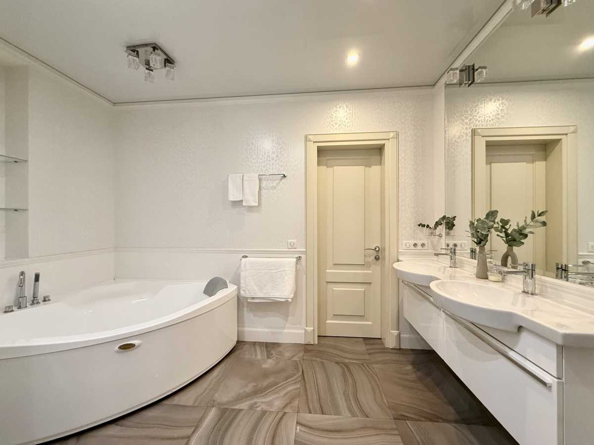 Продажа 3-комнатной квартиры 167.4 м², Голосеевский просп., 30Б