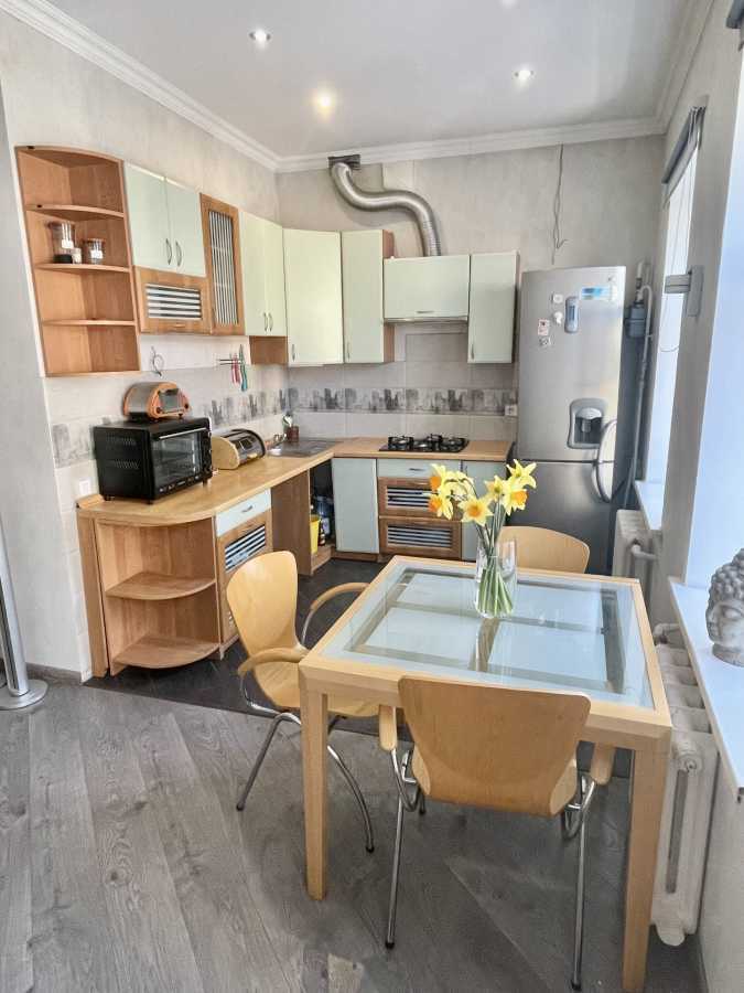 Оренда 1-кімнатної квартири 56 м², Нижній Вал вул., 33