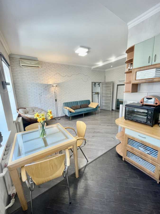 Оренда 1-кімнатної квартири 56 м², Нижній Вал вул., 33