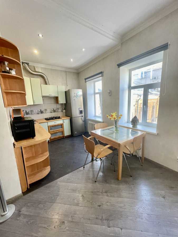 Оренда 1-кімнатної квартири 56 м², Нижній Вал вул., 33