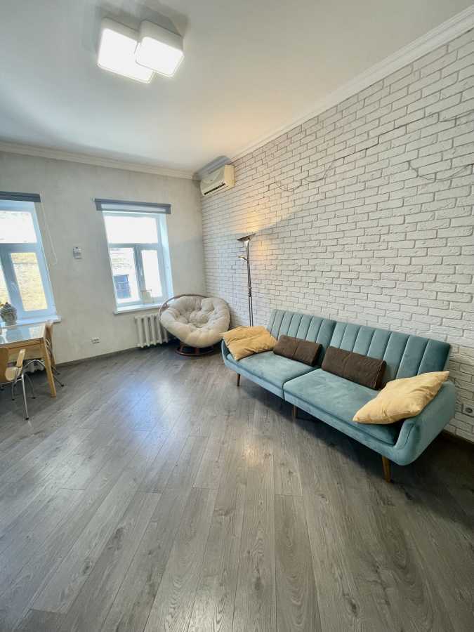 Оренда 1-кімнатної квартири 56 м², Нижній Вал вул., 33