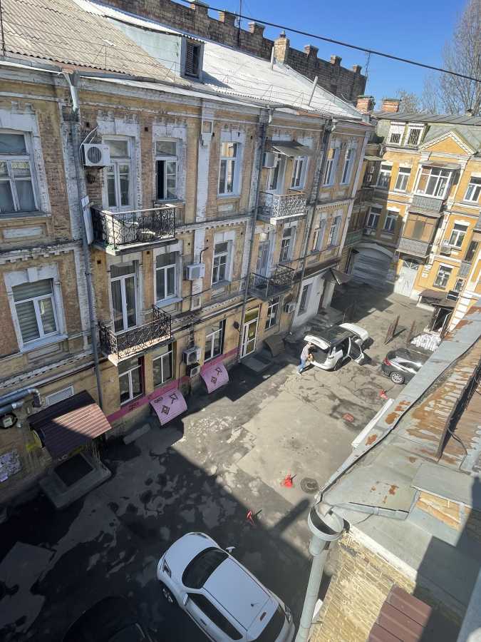 Оренда 1-кімнатної квартири 56 м², Нижній Вал вул., 33