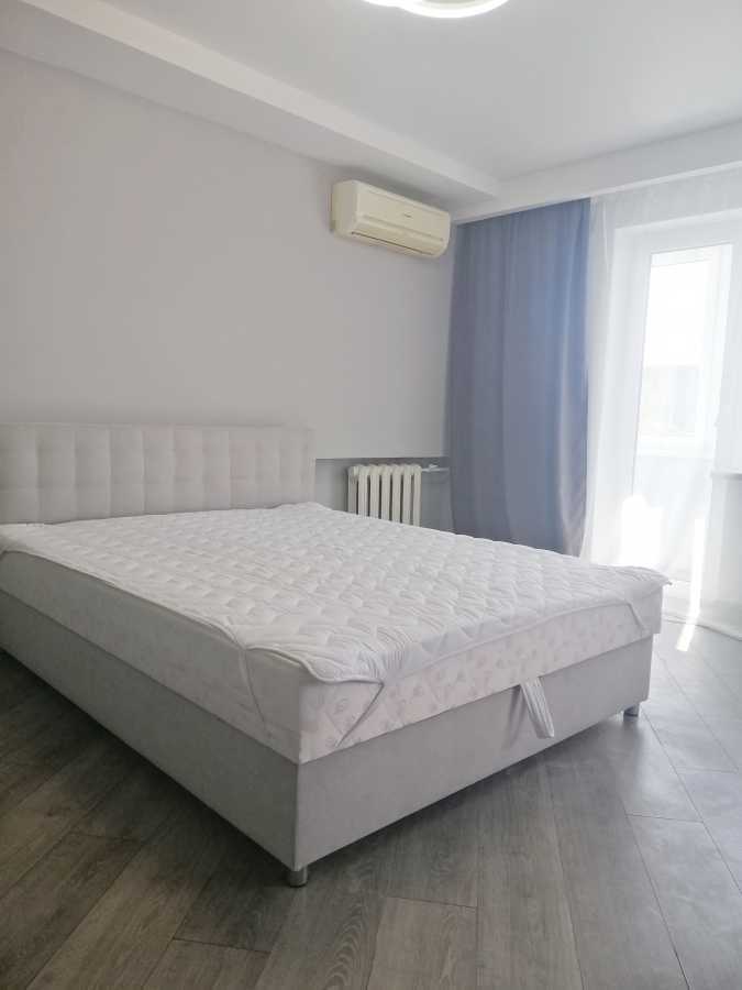 Продаж 1-кімнатної квартири 35 м², Лаврська вул., 4