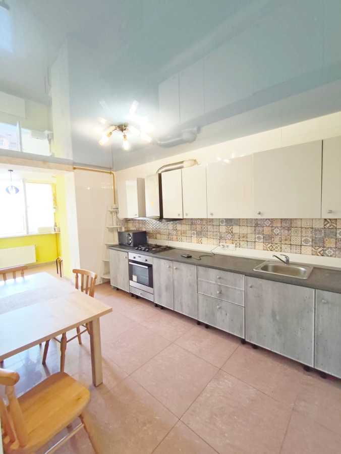 Продаж 3-кімнатної квартири 120 м², Миру вул., 50