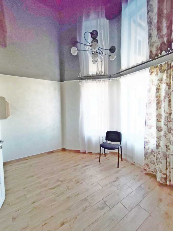 Продаж 3-кімнатної квартири 120 м², Миру вул., 50