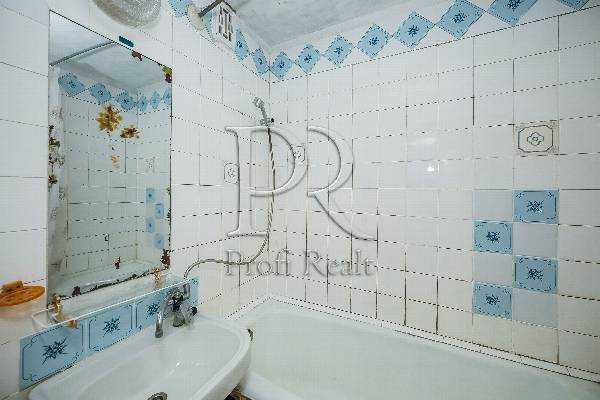 Продаж 3-кімнатної квартири 70 м², Райдужна вул., 21А