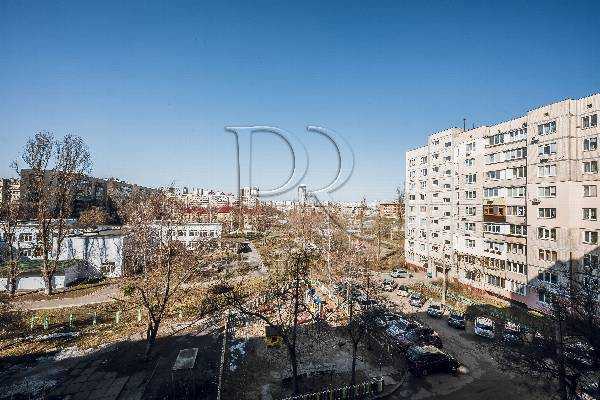 Продаж 3-кімнатної квартири 70 м², Райдужна вул., 21А