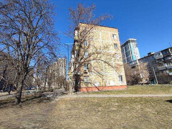 Продажа 2-комнатной квартиры 47 м², Валентина Серова ул., 36