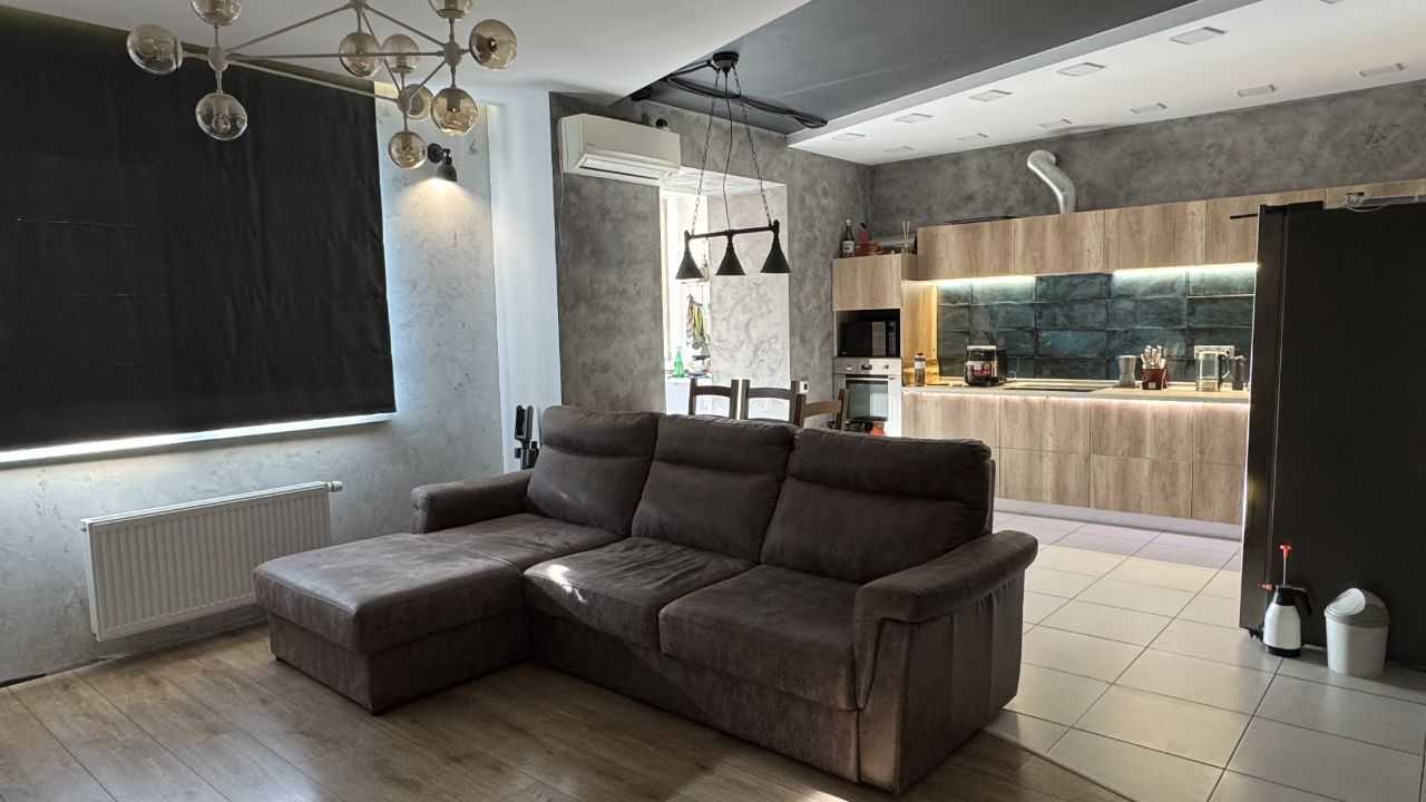 Продаж 3-кімнатної квартири 123 м², Будівельників вул., 14в