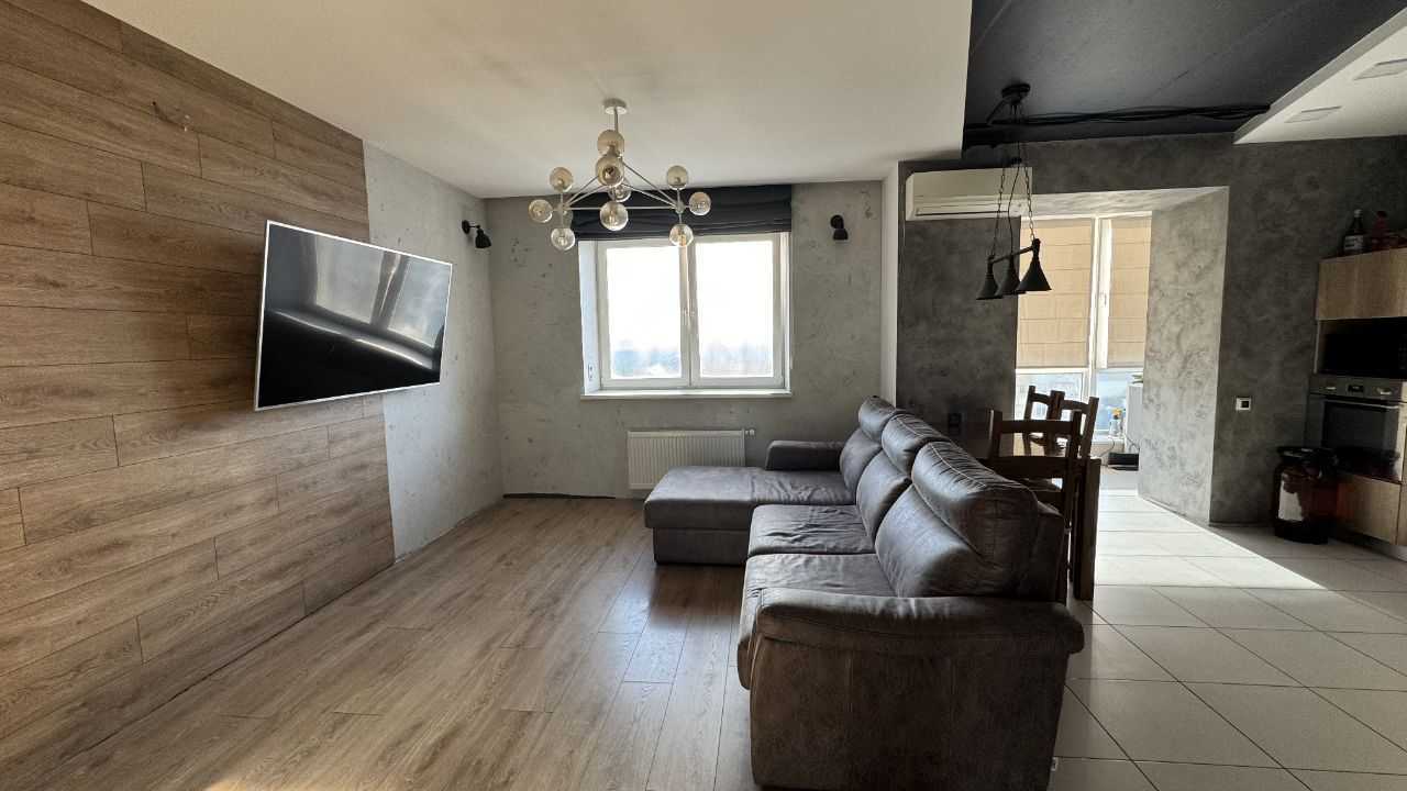 Продаж 3-кімнатної квартири 123 м², Будівельників вул., 14в