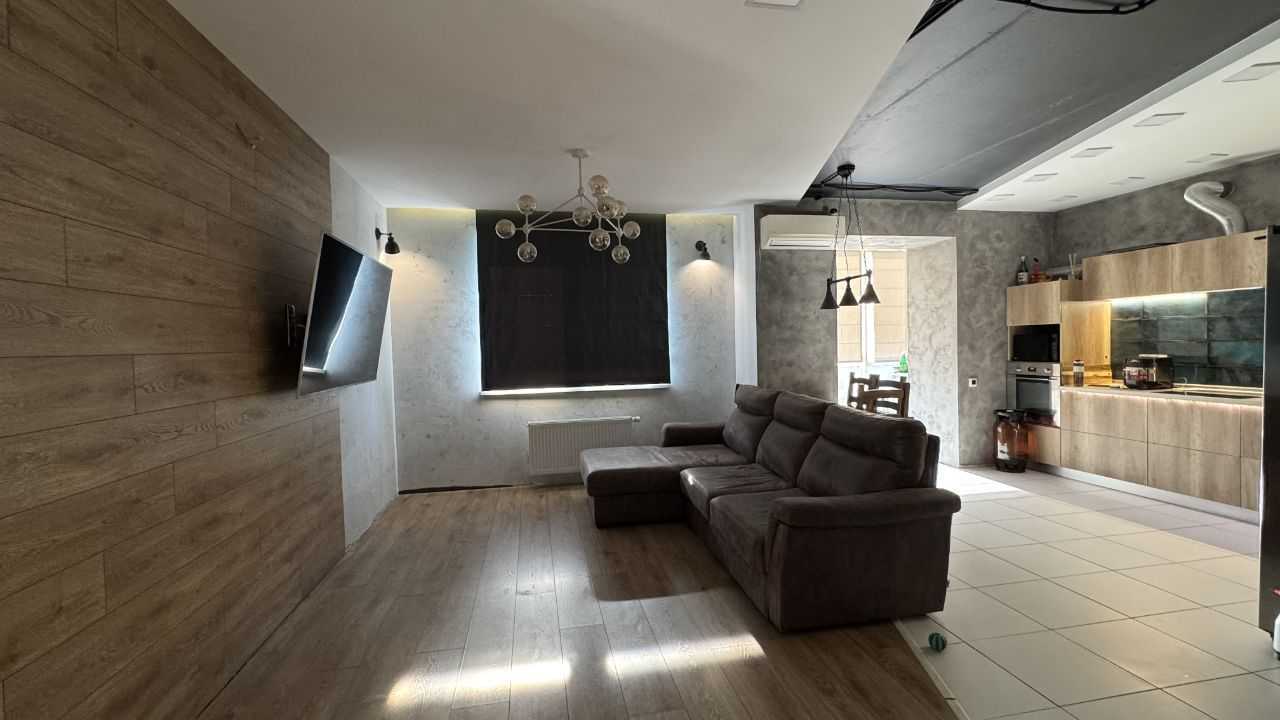 Продаж 3-кімнатної квартири 123 м², Будівельників вул., 14в