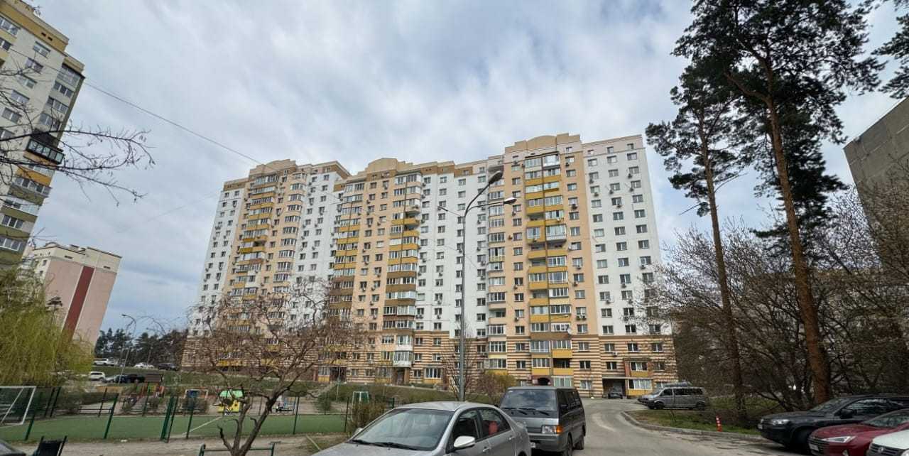 Продаж 3-кімнатної квартири 123 м², Будівельників вул., 14в