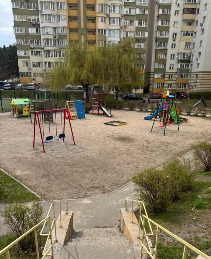 Продаж 3-кімнатної квартири 123 м², Будівельників вул., 14в