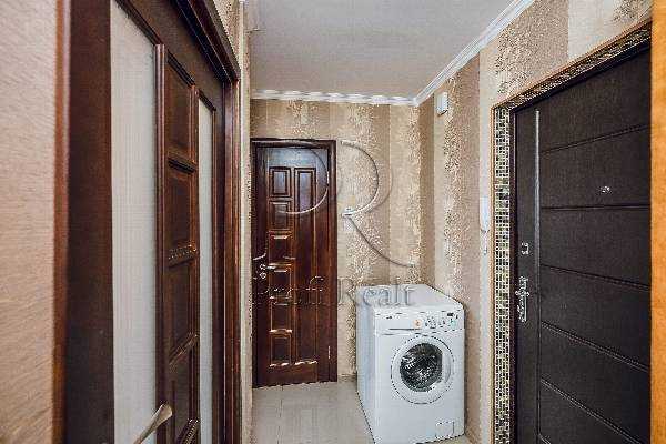 Продажа 2-комнатной квартиры 45 м², Академика Глушкова просп., 18