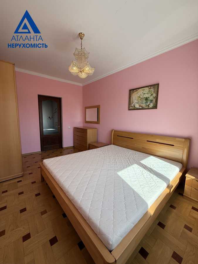 Продажа 2-комнатной квартиры 65.5 м², Вячеслава Черновола ул., 26