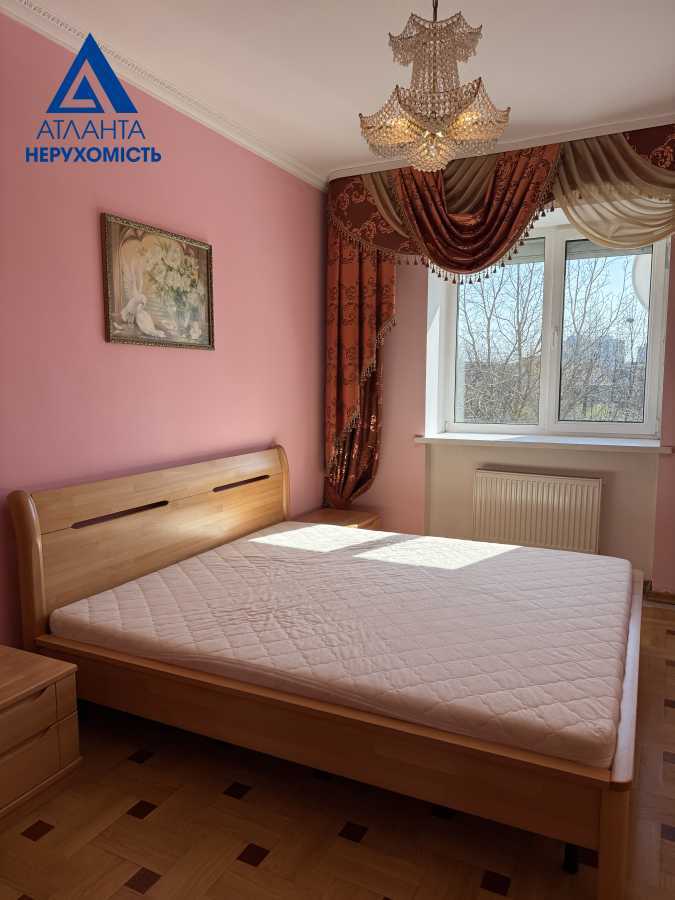 Продажа 2-комнатной квартиры 65.5 м², Вячеслава Черновола ул., 26