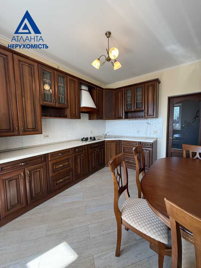 Продажа 2-комнатной квартиры 65.5 м², Вячеслава Черновола ул., 26